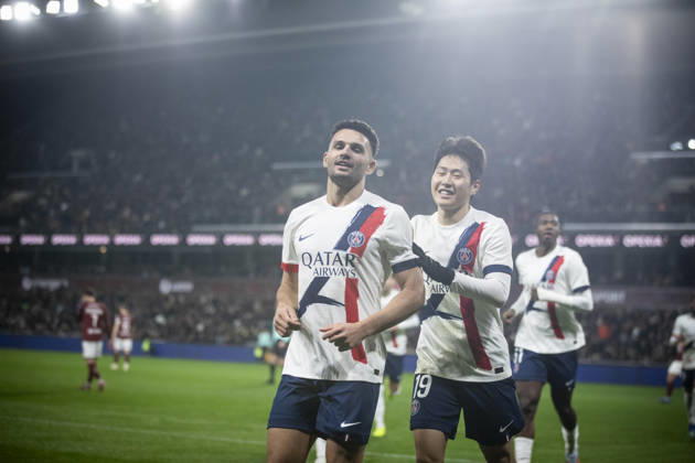 FOOTBALL: Ligue 1 FC Metz vs Paris Saint Germanin (PSG) - 13 12 2025 Stade Saint-Symphorien. Metz - France Joie des joueurs de l equipe de Paris Saint Germain (PSG) apres le but de Goncalo Ramos 9 (PSG) Kang-in Lee 19 (PSG) Copyright: xElyxandroxCEGARRAx