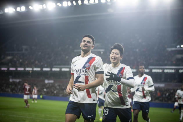 FOOTBALL: Ligue 1 FC Metz vs Paris Saint Germanin (PSG) - 13 12 2025 Stade Saint-Symphorien. Metz - France Joie des joueurs de l equipe de Paris Saint Germain (PSG) apres le but de Goncalo Ramos 9 (PSG) Kang-in Lee 19 (PSG) Copyright: xElyxandroxCEGARRAx