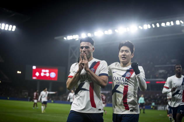 FOOTBALL: Ligue 1 FC Metz vs Paris Saint Germanin (PSG) - 13 12 2025 Stade Saint-Symphorien. Metz - France Joie des joueurs de l equipe de Paris Saint Germain (PSG) apres le but de Goncalo Ramos 9 (PSG) Kang-in Lee 19 (PSG) Copyright: xElyxandroxCEGARRAx