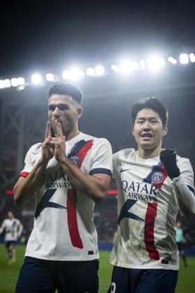 FOOTBALL: Ligue 1 FC Metz vs Paris Saint Germanin (PSG) - 13 12 2025 Stade Saint-Symphorien. Metz - France Joie des joueurs de l equipe de Paris Saint Germain (PSG) apres le but de Goncalo Ramos 9 (PSG) Kang-in Lee 19 (PSG) Copyright: xElyxandroxCEGARRAx