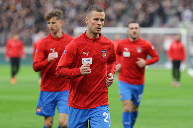 GER, Hamburg, Fussball, DFL, FC St. Pauli vs 1.FC Heidenheim , 1. Bundesliga , im Millerntor Stadion , 13.12.2025 , v.l. Adrian Beck (1.FC Heidenheim ,21) DFL regulations prohibit any use of photographs as image sequences and or quasi-video. Copyright: HMBxMedia FernandoxSoares