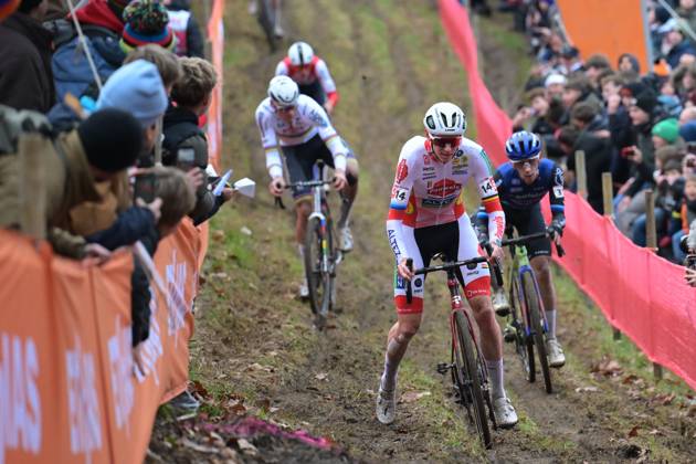 Belgian Michael Vanthourenhout pictured in action during the men s elite race of the Cyclocross World Cup, in Namur, Sunday 14 December 2025, stage 4 (out of 12) in the World Cup of the 2026-2027 season. DAVIDxPINTENS x148832598x