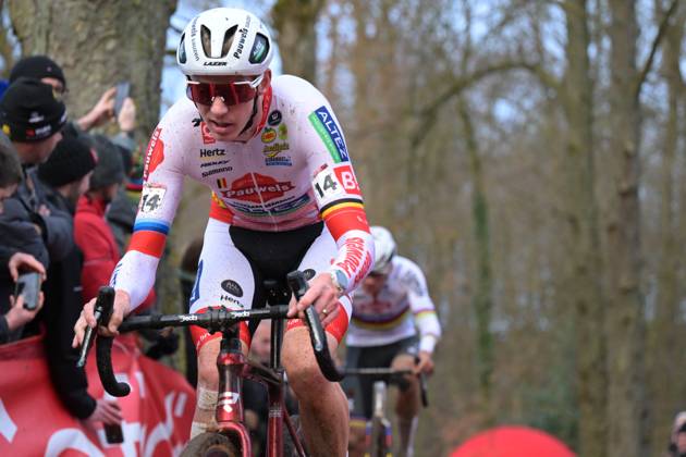 Belgian Michael Vanthourenhout pictured in action during the men s elite race of the Cyclocross World Cup, in Namur, Sunday 14 December 2025, stage 4 (out of 12) in the World Cup of the 2026-2027 season. DAVIDxPINTENS x148833765x