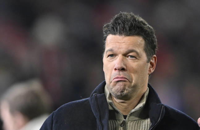 TV-Experte Michael Ballack DAZN Portrait Gestik Geste skeptisch kritisch FC Bayern Muenchen vs 1. FSV Mainz 05 14.12.2025 DFL REGULATIONS PROHIBIT ANY USE OF PHOTOGRAPHS AS IMAGE SEQUENCES AND OR QUASI-VIDEO FC Bayern Muenchen vs 1. FSV Mainz 05