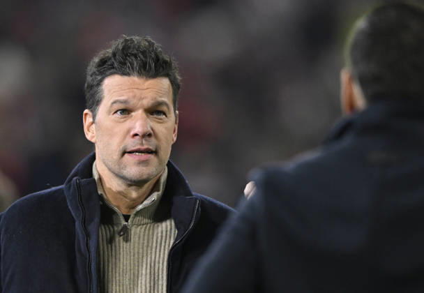 TV-Experte Michael Ballack DAZN Portrait Gestik Geste FC Bayern Muenchen vs 1. FSV Mainz 05 14.12.2025 DFL REGULATIONS PROHIBIT ANY USE OF PHOTOGRAPHS AS IMAGE SEQUENCES AND OR QUASI-VIDEO FC Bayern Muenchen vs 1. FSV Mainz 05