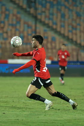 Egypt v Nigeria - International Friendly, Länderspiel, Nationalmannschaft Egypt s Ahmed Zizo plays against Nigeria at Cairo International Stadium in Cairo, Egypt, on December 16, 2025. cairo Egypt Copyright: xAbeerxAhmedx originalFilename:hamed-notitle251217_npSZa