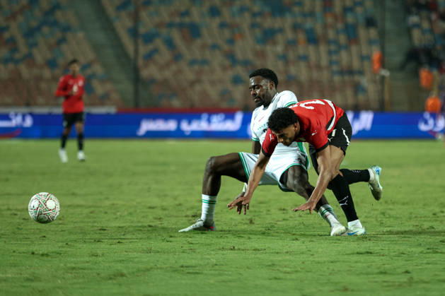 Egypt v Nigeria - International Friendly, Länderspiel, Nationalmannschaft Osama Faisal of Egypt competes with Bright Osayi-Samuel of Nigeria at Cairo International Stadium in Cairo, Egypt, on December 16, 2025. cairo Egypt Copyright: xAbeerxAhmedx originalFilename:hamed-notitle251217_npZdK
