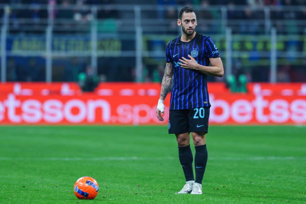 Hakan Calhanoglu of FC Internazionale seen in action during Serie A 2025 26 football match between FC Internazionale and Como 1907 at San Siro Stadium in Milan Italy on 06 December 2025. Milan Stadio Giuseppe Meazza Milan Italy Copyright: xEPhotopressx SP24-1305-075