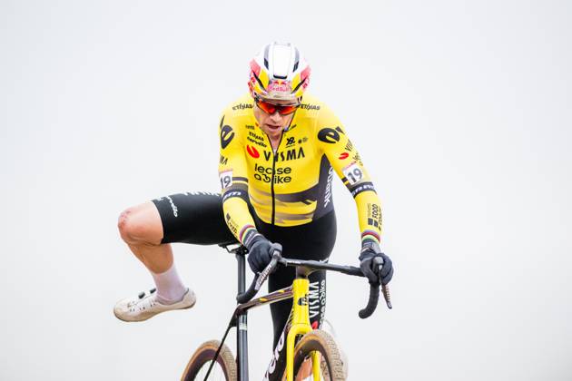 Belgian Wout van Aert pictured in action during the men s elite race of the World Cup cyclocross cycling event in Antwerp on Saturday 20 December 2025, the fifth stage (out of 12) of the UCI World Cup competition. JASPERxJACOBS x150374116x