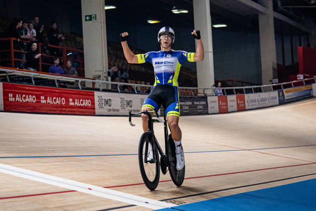 ESCH Raul: DM Omnium 2025 - Frankfurt Oder ESCH Raul ( GER ) RSC Waltershausen- Gotha Querformat - quer - horizontal - Landscape - Event Veranstaltung: DM Omnium 2025 - Deutsche Meisterschaft - Category Kategorie: Cycling - Track cycling, Rad, Radsport, Bahnrad, Bahn National Championship Omnium - Men U19 Juniors - Location Ort: Europe Germany - Brandenburg - Märkisch Oderland - Frankfurt Oder - Oderlandhalle - Discipline: Omnium Elimination Race 3. Race - Date Datum: 20.12.2025 Saturday Day 2 -