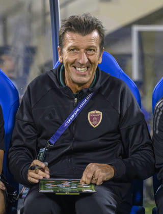 AFC CHAMPIONS LEAGUE ELITE, AL GHARAFA SC V AL WAHDA FC Dimas Manuel Teixeira head coach of Al Wahda FC looks on prior to the AFC Champions League elite west football match between Qatar s Al Gharafa SC and United Arab Emirates Al Wahda FC at Thani Bin Jassim Stadium in Doha, Qatar on December 22, 2025. DOHA Qatar Copyright: xNOUSHADxTHEKKAYILx