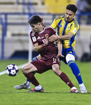 AFC CHAMPIONS LEAGUE ELITE, AL GHARAFA SC V AL WAHDA FC Ayoub Mohamed Aloui (R) of Al Gharafa SC and Facundo Kruspzky of Al Wahda FC in action during the AFC Champions League elite west football match between Qatar s Al Gharafa SC and United Arab Emirates Al Wahda FC at Thani Bin Jassim Stadium in Doha, Qatar on December 22, 2025. DOHA Qatar Copyright: xNOUSHADxTHEKKAYILx