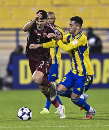 AFC CHAMPIONS LEAGUE ELITE, AL GHARAFA SC V AL WAHDA FC Fabricio Diaz Badaracco (L) of Al Gharafa SC and Lucas Pimenta of Al Wahda FC in action during the AFC Champions League elite west football match between Qatar s Al Gharafa SC and United Arab Emirates Al Wahda FC at Thani Bin Jassim Stadium in Doha, Qatar on December 22, 2025. DOHA Qatar Copyright: xNOUSHADxTHEKKAYILx