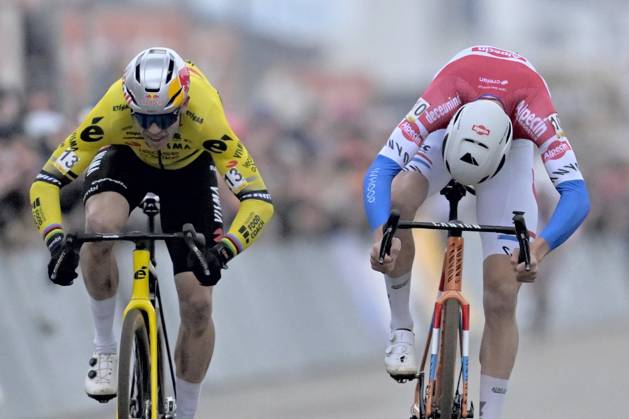 Sport Themen der Woche KW52 Telenet Superprestige 2025-2026 Heusden-Zolder HEUSDEN-ZOLDER, BELGIUM - DECEMBER 23 : Del Grosso Tibor (NED) of Alpecin-Deceuninck wins, second place for Van Aert Wout (BEL) of Team Visma - Lease A Bike during the 5th leg of the Heusden-Zolder Telenet Superprestige 2025-2026 a cyclocross race for Men Elite on December 23, 2025 in Heusden-Zolder, Belgium, 23 12 2025 ( Heusden-Zolder Belgium  Copyright: xSesx