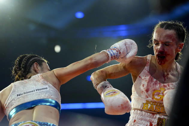Sport Themen der Woche KW52 Schweiz: Boxing Day 2025 - Kursaal Arena, Bern: Gabriela Timar (Schweiz) kämpft gegen Marina Loreto (Japan) Bern Kursaal Arena Bern Schweiz Copyright: xKjetilxWaberx
