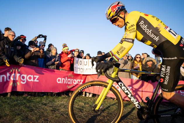 Belgian Wout van Aert pictured in action during the men s elite race at the World Cup cyclocross cycling event in Dendermonde, Belgium, stage 8 (out of 12) of the UCI World Cup cyclocross competition, Sunday 28 December 2025. DAVIDxPINTENS x151955354x
