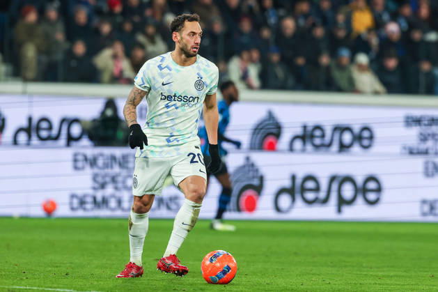 Hakan Calhanoglu of FC Internazionale seen in action during Serie A 2025 26 football match between Atalanta BC and FC Internazionale at New Balance Arena in Bergamo Italy on 28 December 2025. Bergamo Gewiss Stadium Bergamo Italy Copyright: xEPhotopressx SP24-1323-109