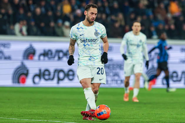 Hakan Calhanoglu of FC Internazionale seen in action during Serie A 2025 26 football match between Atalanta BC and FC Internazionale at New Balance Arena in Bergamo Italy on 28 December 2025. Bergamo Gewiss Stadium Bergamo Italy Copyright: xEPhotopressx SP24-1323-111