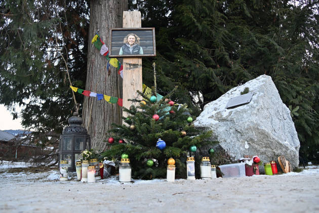 Zu Ehren von Laura Dahlmeier: Gemeinde eroeffnet temporaee Gedenkstaette im Partenkirchner Kurpark, damit die Menschen Abschied nehmen koennen. Die Gartenanlage soll spaeter zum Laura-Dahlmeier-Park werden.