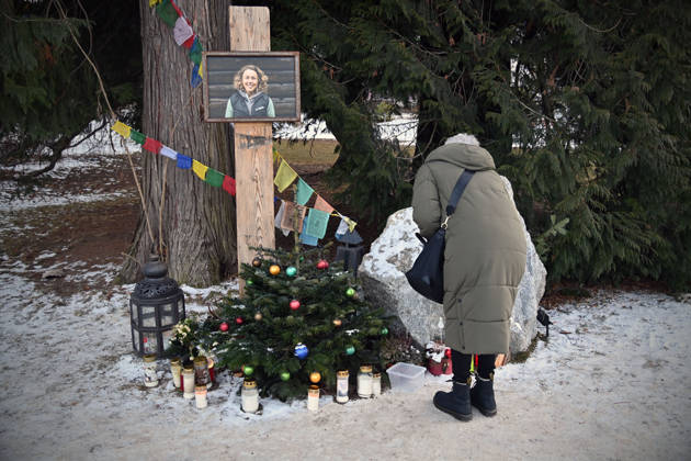 Zu Ehren von Laura Dahlmeier: Gemeinde eroeffnet temporaee Gedenkstaette im Partenkirchner Kurpark, damit die Menschen Abschied nehmen koennen. Die Gartenanlage soll spaeter zum Laura-Dahlmeier-Park werden.