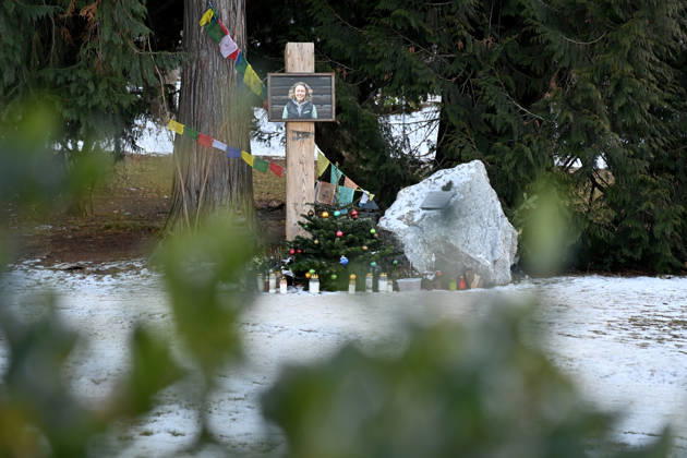 Zu Ehren von Laura Dahlmeier: Gemeinde eroeffnet temporaee Gedenkstaette im Partenkirchner Kurpark, damit die Menschen Abschied nehmen koennen. Die Gartenanlage soll spaeter zum Laura-Dahlmeier-Park werden.