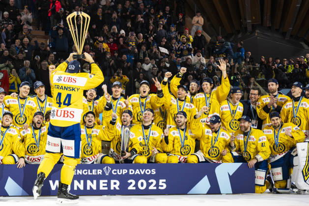 DAVOS, SWITZERLAND - DECEMBER 31: Matej Stransky of Davos as Captain rise the Cup to celebrates victory during the Spengler Cup Davos match between U.S. Collegiate Selects and HC Davos at Zondacrypto-Arena on December 31, 2025 in Davos, Switzerland. Davos Graubunden Switzerland Copyright: xJustPictures.ch JarixPestelaccix jp-en-EuSpIm-JP4_JAR_USCollegiate_Davos_31Dec2025_0574