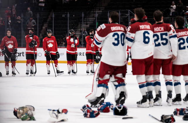 260104 Players of Canada look dejected after the 2026 IIHF World Junior Championship semifinal game between Canada and Czech Republic on January 4, 2026 in Saint Paul. Photo: Joel Marklund BILDBYRAN kod JM JM0772 bbeng ishockey Ice hockey, Eishockey jvm junior-vm u20 2026 iihf world junior championship world juniors semifinal canada kanada tjeckien czech republic czechiadepp Copyright: JOELxMARKLUND BB260104JM143