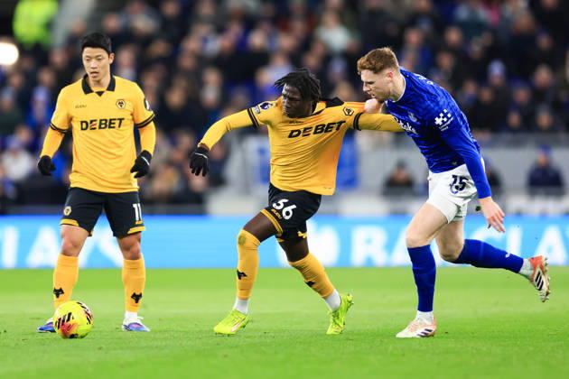 Liverpool, England, 7th January 2026. Mateus Mane of Wolverhampton Wanderers is challenged by Jake O™Brien of Everton during the Everton vs Wolverhampton Wanderers Premier League match at Hill Dickinson Stadium, Liverpool. Picture credit should read: Jessica Hornby Sportimage EDITORIAL USE ONLY. No use with unauthorised audio, video, data, fixture lists, club league logos or live services. Online in-match use limited to 120 images, no video emulation. No use in betting, games or single club league player publications. SPI_106_JH_EVERTON_WOLVES SPI-4436-0103