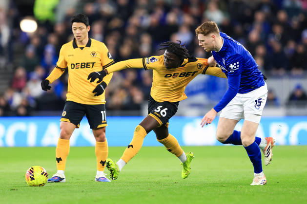 Liverpool, England, 7th January 2026. Mateus Mane of Wolverhampton Wanderers is challenged by Jake O™Brien of Everton during the Everton vs Wolverhampton Wanderers Premier League match at Hill Dickinson Stadium, Liverpool. Picture credit should read: Jessica Hornby Sportimage EDITORIAL USE ONLY. No use with unauthorised audio, video, data, fixture lists, club league logos or live services. Online in-match use limited to 120 images, no video emulation. No use in betting, games or single club league player publications. SPI_107_JH_EVERTON_WOLVES SPI-4436-0104