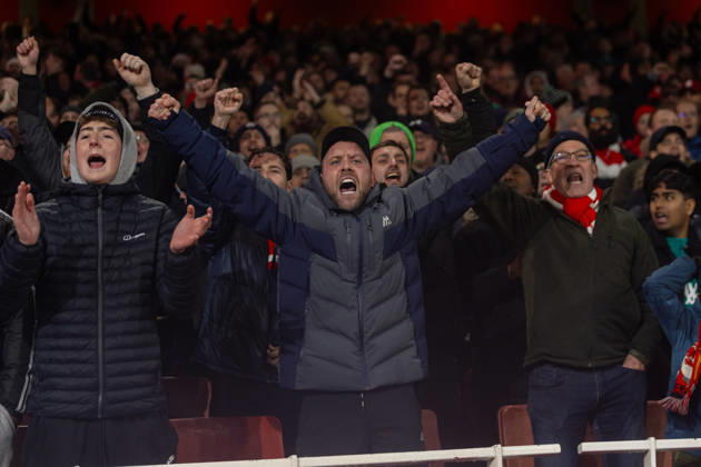 Football - FA Premier League - Arsenal FC v Liverpool FC LONDON, ENGLAND - Thursday, January 8, 2026: Liverpool travelling supporters in full voice during the FA Premier League match between Arsenal FC and Liverpool FC at the Emirates Stadium. (Photo by David Rawcliffe Propaganda) LONDON Emirates Stadium GREATER LONDON ENGLAND Copyright: xDavidxRawcliffex P2026-01-08-Arsenal_Liverpool-58