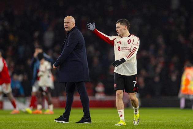 Football - FA Premier League - Arsenal FC v Liverpool FC LONDON, ENGLAND - Thursday, January 8, 2026: (L-R) Liverpool s head coach Arne Slot and Florian Wirtz exchange words after the FA Premier League match between Arsenal FC and Liverpool FC at the Emirates Stadium. (Photo by David Rawcliffe Propaganda) LONDON Emirates Stadium GREATER LONDON ENGLAND Copyright: xDavidxRawcliffex P2026-01-08-Arsenal_Liverpool-104