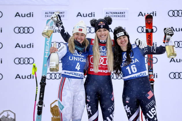ALPINE SKIING - FIS WC Altenmarkt Zauchensee ALTENMARKT ZAUCHENSEE,AUSTRIA,10.JAN.26 - ALPINE SKIING - FIS World Cup, downhill, ladies. Image shows Kajsa Vickhoff Lie (NOR), Lindsey Vonn (USA) and Jacqueline Wiles (USA).  GEPAxpictures xDavidxGeieregger
