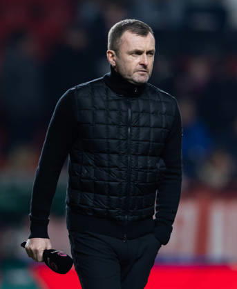Charlton Athletic v Chelsea Emirates FA Cup Charlton Athletic Manager Nathan Jones looks on before the Emirates FA Cup Third Round match at The Valley, London 10 01 2026 UK Newspapers OUT Copyright: xBenxPetersx FIL-22760-0088