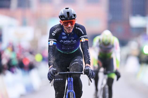 Belgian Thibau Nys celebrates after winning the Elite men race at the Belgian Cyclocross Championships in Beringen on Sunday 11 January 2026. DAVIDxPINTENS x155157162x