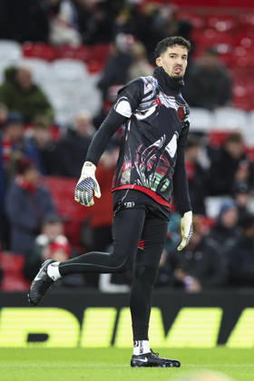 Manchester United, ManU v Brighton & Hove Albion, Emirates FA Cup Manchester United goalkeeper Altay Bayındır (1) warms up during the Manchester United v Brighton & Hove Albion Emirates FA Cup Third Round match at Old Trafford, Manchester, England on 11 January 2026 Credit: Phil Duncan Every Second Media Editorial use only. All images are copyright Every Second Media Limited. No images may be reproduced without prior permission. All rights reserved. Premier League and Football League images are subject to licensing agreements with Football DataCo Limited. see https: www.football-dataco.com Copyright: xIMAGO EveryxSecondxMediax ESM-1750-0002 PhilxDuncanx xEveryxSecondxMediax