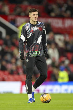 Manchester United, ManU v Brighton & Hove Albion, Emirates FA Cup Manchester United forward Benjamin Sesko (30) warms up during the Manchester United v Brighton & Hove Albion Emirates FA Cup Third Round match at Old Trafford, Manchester, England on 11 January 2026 Credit: Phil Duncan Every Second Media Editorial use only. All images are copyright Every Second Media Limited. No images may be reproduced without prior permission. All rights reserved. Premier League and Football League images are subject to licensing agreements with Football DataCo Limited. see https: www.football-dataco.com Copyright: xIMAGO EveryxSecondxMediax ESM-1750-0005 PhilxDuncanx xEveryxSecondxMediax