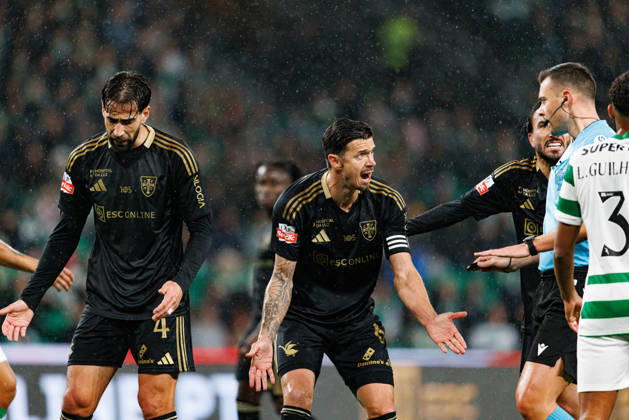 Jose Fonte seen during Liga Portugal game between teams of Sporting CP and Casa Pia AC at Estadio Jose Alvalade (Maciej Rogowski Ball Raw Images) Lisbon Estadio Jose Alvalade Portugal Copyright: xMaciejxRogowskix maciejrogowski_sportingcp_casapiaac_2526-244