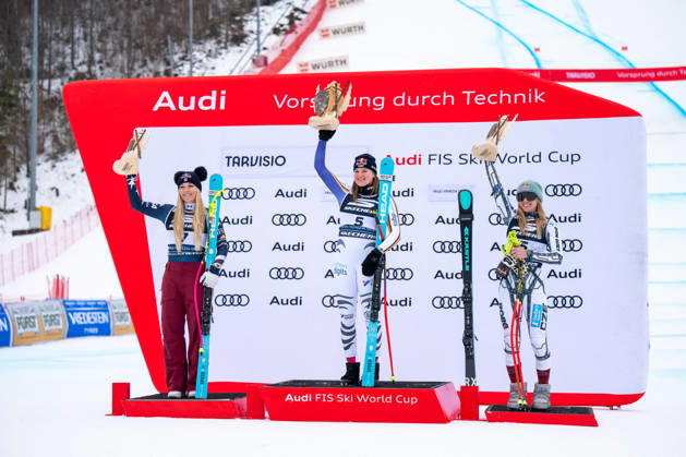 INVERNALI - Sci Alpino - 2026 Audi FIS Ski World Cup - Women s SuperG Lindsey Vonn (USA), Emma Aicher (GER) and Ester Ledecka (CRO) on the podium during 2026 Audi FIS Ski World Cup - Women s SuperG, Alpine Ski race in Tarvisio, Italy, January 18 2026 Tarvisio Italy  Copyright: xIPAxSport ABACAx