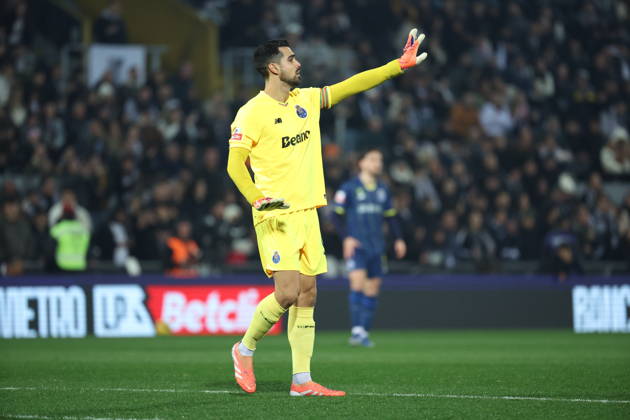 Diogo Costa (FC Porto) in action during the match between Vitoria SC and FC Porto, valid for Liga Portugal Betclic 2025 2026 at Estadio D.Afonso Henriques on 18 January 2026. Guimaraes Estadio D.Afonso Henriques Guimaraes Portugal Copyright: xIMAGOx xPRIMExSPORTSxIMAGESx xFILIPExOLIVEIRAx