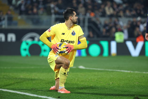 Diogo Costa (FC Porto) in action during the match between Vitoria SC and FC Porto, valid for Liga Portugal Betclic 2025 2026 at Estadio D.Afonso Henriques on 18 January 2026. Guimaraes Estadio D.Afonso Henriques Guimaraes Portugal Copyright: xIMAGOx xPRIMExSPORTSxIMAGESx xFILIPExOLIVEIRAx