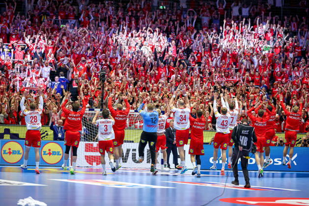 22.01.2026, Handball, Men s EHF EURO 2026, Frankreich - Dänemark, Jyske Bank Boxen in Herning, Dänemark, Main Round: Abschlussjubel nach dem Sieg Dänemarks gegen Frankreich. Dänemark
