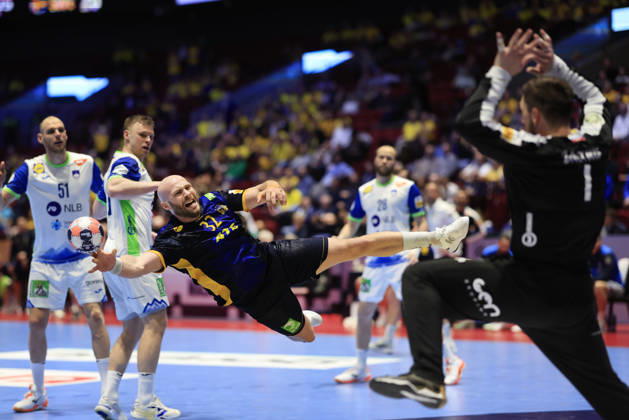 Sweden s Oscar Bergendahl scores a goal against Slovenia s goalkeeper Joze Baznik during the European Handball Championship intermediate round match between Slovenia and Sweden at Malmö Arena, Malmö, Sweden, January 26, 2026. MALMÖ SWEDEN x10600x