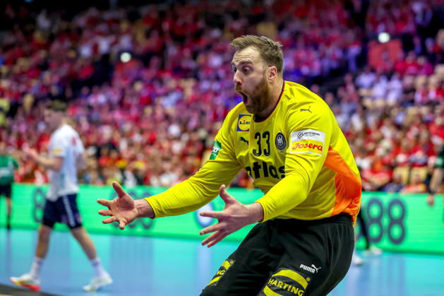 24.01.2026, Handball, Men s EHF EURO 2026, Deutschland - Norwegen, Jyske Bank Boxen in Herning, Dänemark, Main Round: Andreas Wolff (Germany 33) gestikulierend auf dem Spielfeld Dänemark