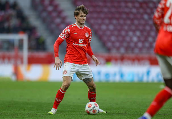 GER, Mainz, FSV Mainz 05 vs VfL Wolfsburg, Bundesliga, Fussball, DFB, Spielzeit 2025 2026, MEWA Arena, 19. Spieltag im Bild: Stefan Posch (FSV Mainz 05 4) DFB DFL REGULATIONS PROHIBIT ANY USE OF PHOTOGRAPHS AS IMAGE SEQUENCES AND OR QUASI-VIDEO, 24.01.2025 Copyright: HMBxMedia HendrikxHamelau