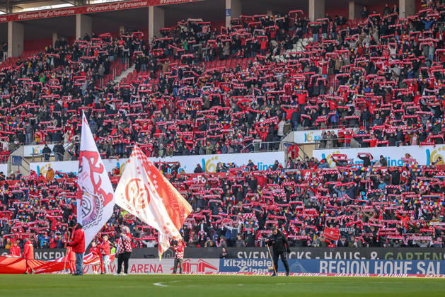GER, Mainz, FSV Mainz 05 vs VfL Wolfsburg, Bundesliga, Fussball, DFB, Spielzeit 2025 2026, MEWA Arena, 19. Spieltag im Bild: Fans Mainz 05 DFB DFL REGULATIONS PROHIBIT ANY USE OF PHOTOGRAPHS AS IMAGE SEQUENCES AND OR QUASI-VIDEO, 24.01.2025 Copyright: HMBxMedia HendrikxHamelau