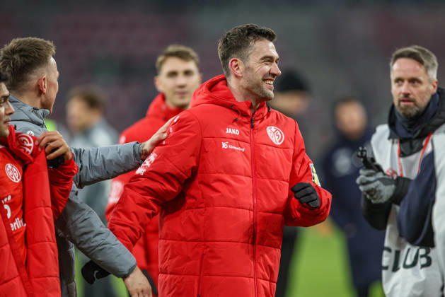 GER, Mainz, FSV Mainz 05 vs VfL Wolfsburg, Bundesliga, Fussball, DFB, Spielzeit 2025 2026, MEWA Arena, 19. Spieltag im Bild: Stefan Bell (1. FSV Mainz 05 16), Freude und Emotionen nach dem Sieg DFB DFL REGULATIONS PROHIBIT ANY USE OF PHOTOGRAPHS AS IMAGE SEQUENCES AND OR QUASI-VIDEO, 24.01.2025 Copyright: HMBxMedia HendrikxHamelau