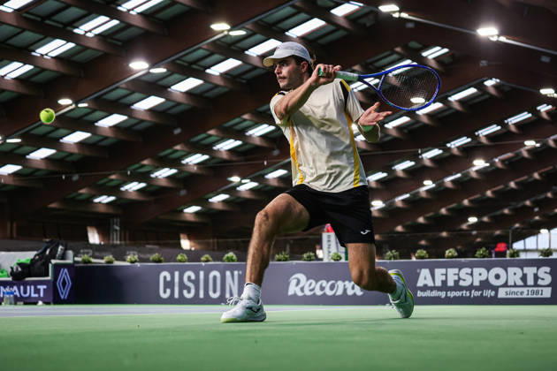 Indoor Oeiras Open 2 - Jaime Faria VS Alexis Galarneau Jaime Faria of Portugal competes against Alexis Galernau of Canada during the second round of the Indoor Oeiras Open 2026 - Challenger Tour Tennis at Clube de Tenis do Jamor in Oeiras, Portugal, on January 30, 2026. Lisbon Lisboa Portugal Copyright: xMiguelxReisx originalFilename:reis-notitle260130_npWgZ