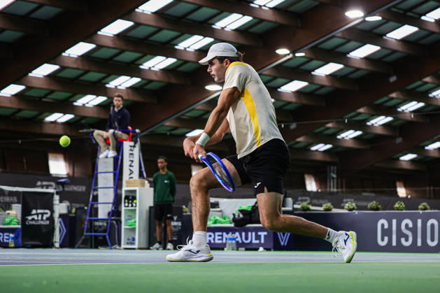 Indoor Oeiras Open 2 - Jaime Faria VS Alexis Galarneau Jaime Faria of Portugal competes against Alexis Galernau of Canada during the second round of the Indoor Oeiras Open 2026 - Challenger Tour Tennis at Clube de Tenis do Jamor in Oeiras, Portugal, on January 30, 2026. Lisbon Lisboa Portugal Copyright: xMiguelxReisx originalFilename:reis-notitle260130_npfCD