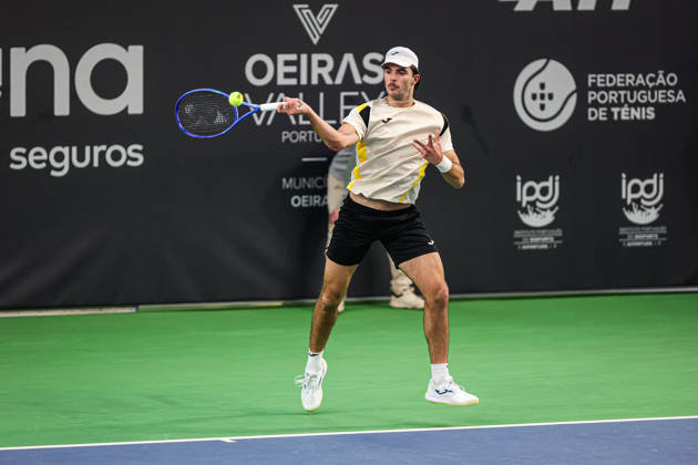 Indoor Oeiras Open 2 - Jaime Faria VS Alexis Galarneau Jaime Faria of Portugal competes against Alexis Galernau of Canada during the second round of the Indoor Oeiras Open 2026 - Challenger Tour Tennis at Clube de Tenis do Jamor in Oeiras, Portugal, on January 30, 2026. Lisbon Lisboa Portugal Copyright: xMiguelxReisx originalFilename:reis-notitle260130_nprKC
