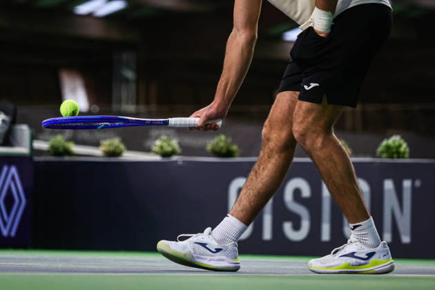 Indoor Oeiras Open 2 - Jaime Faria VS Alexis Galarneau Jaime Faria of Portugal competes against Alexis Galernau of Canada during the second round of the Indoor Oeiras Open 2026 - Challenger Tour Tennis at Clube de Tenis do Jamor in Oeiras, Portugal, on January 30, 2026. Lisbon Lisboa Portugal Copyright: xMiguelxReisx originalFilename:reis-notitle260130_npjQp